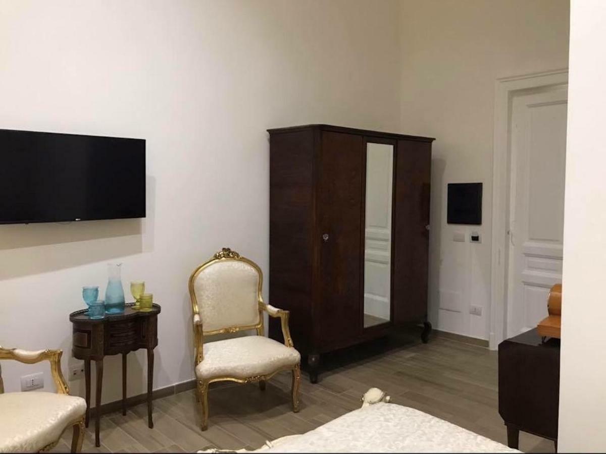Royal Gismonda Bed & Breakfast Наполи Екстериор снимка